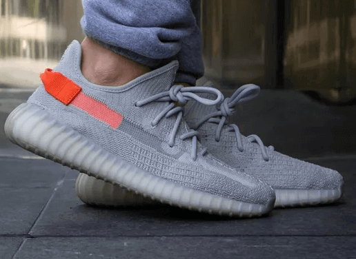 Кроссовки Adidas Yeezy Boost 350 V2 Tail Light